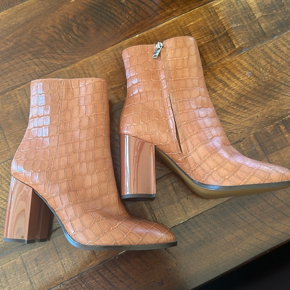 NWOT COACH tan reptile embossed boots a size 9.5 - Picture 3 of 6